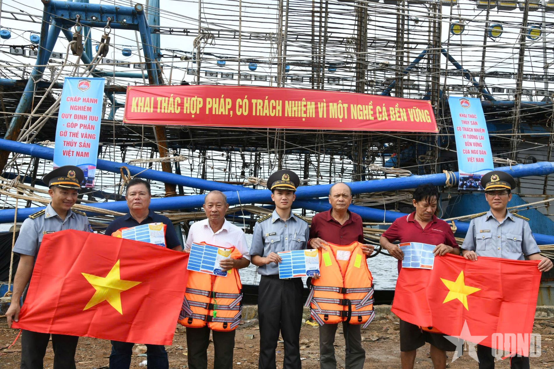 Chi đội Kiểm ngư số 3 tuyên truyền chống khai thác IUU 